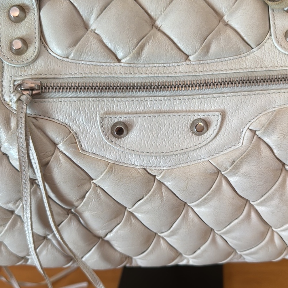 Balenciaga Matelasse Paris quilted  ivory leather handbag with mirror - Picture 3 of 17